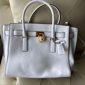 MICHAEL KORS WHITE HANDBAG WITH LOCK